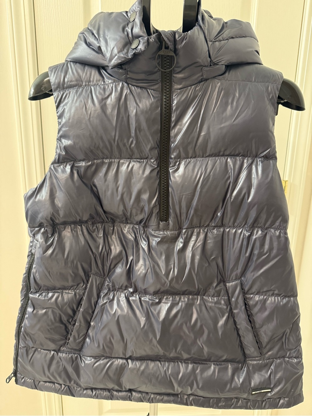 Dkny sport women’s Puffer Hooded Vest - Shiny Gray down size m